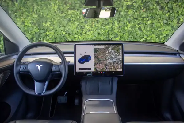 Tesla Model Y 2021 - 32500 EUR, 97400 km - AUTO.MOTO.pt - 97400km - foto 15 de 17