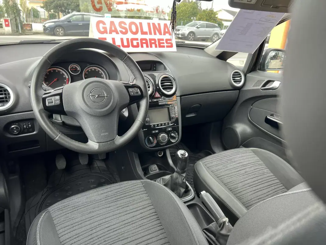 Opel Corsa 2014 - 6450 EUR, 136121 km - AUTO.MOTO.pt - 136121km - foto 21 de 23
