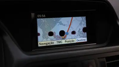 Mercedes-Benz E 250 2009 - 11999 EUR, 478000 km - AUTO.MOTO.pt - 478000km - foto 17 de 35