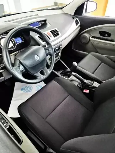 Renault Mégane Break 2011 - 6250 EUR, 325000 km - AUTO.MOTO.pt - 325000km - foto 5 de 6