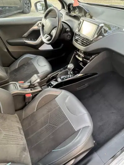 Peugeot 2008 2018 - 13900 EUR, 106900 km - AUTO.MOTO.pt - 106900km - foto 12 de 15