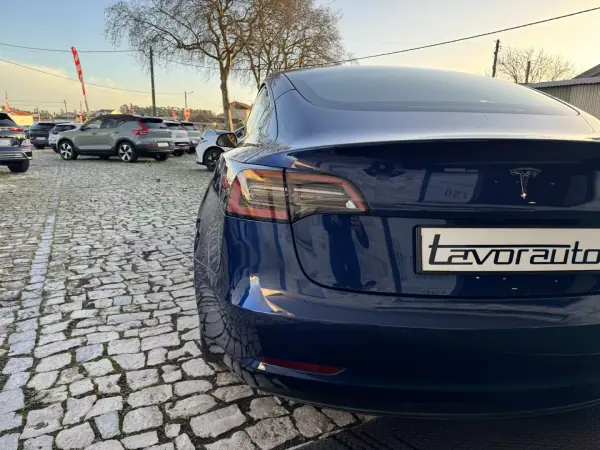 Tesla Model 3 2021 - 26500 EUR, 105000 km - AUTO.MOTO.pt - 105000km - foto 26 de 37
