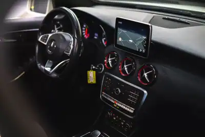 Mercedes-Benz A 45 AMG 2016 - 35990 EUR, 66000 km - AUTO.MOTO.pt - 66000km - foto 17 de 24