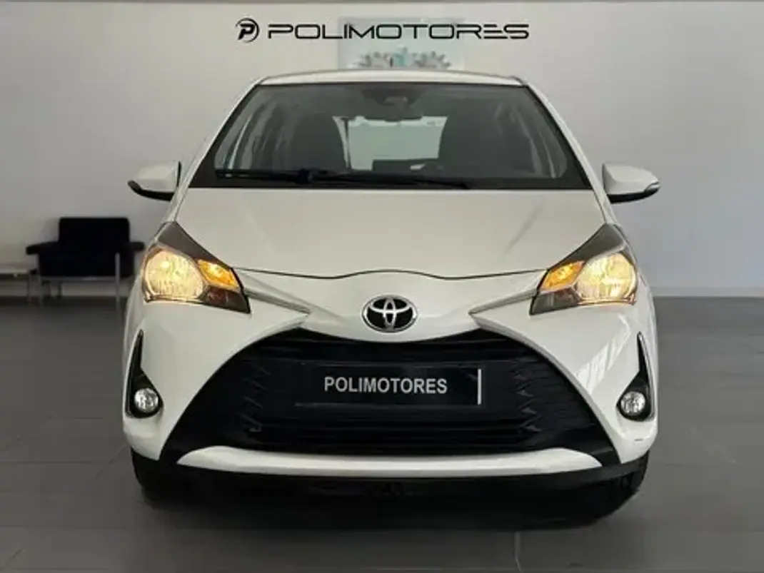Toyota Yaris 2018 - 14750 EUR, 84619 km - 84619km - foto 2 de 17
