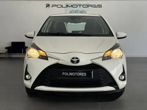 Toyota Yaris 2018 - 14750 EUR, 84619 km - AUTO.MOTO.pt - 84619km - foto 2 de 17