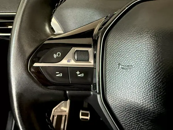 Peugeot 3008 2017 - 18500 EUR, 155000 km - AUTO.MOTO.pt - 155000km - foto 39 de 112