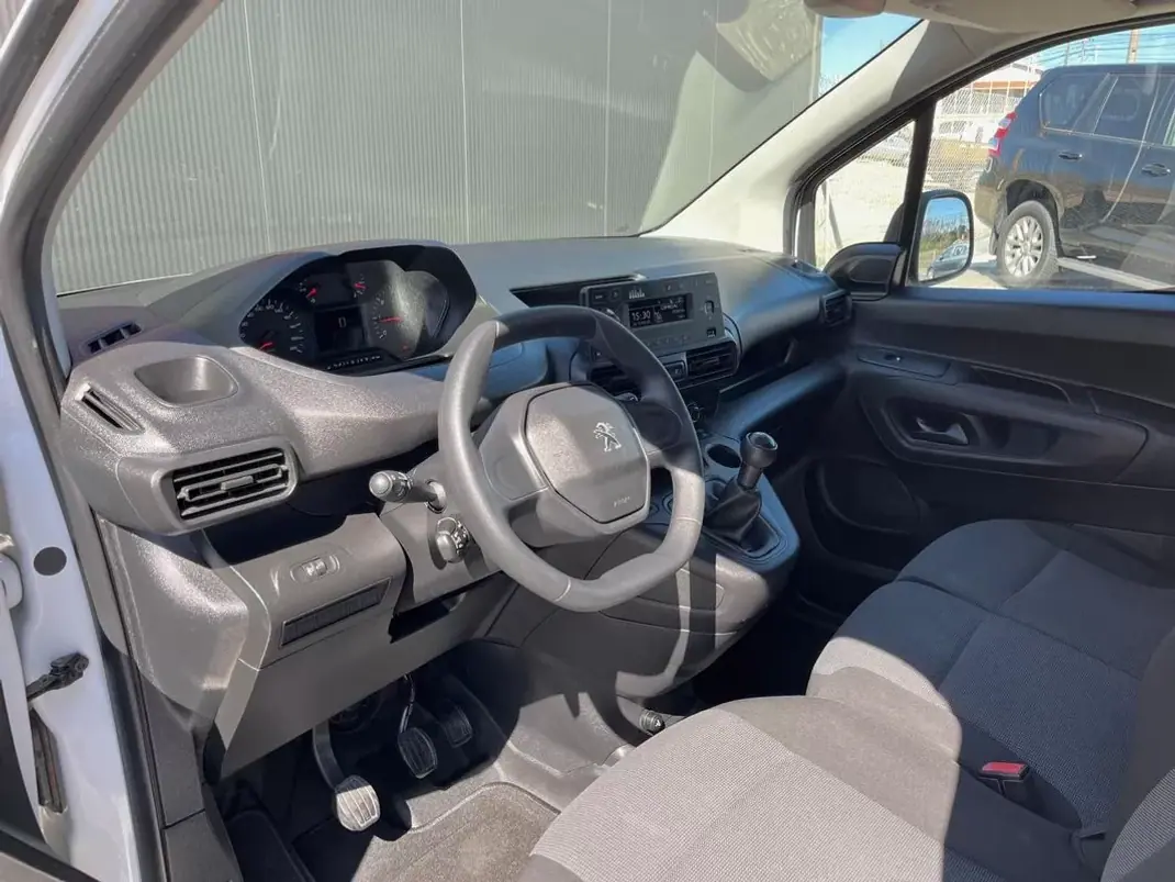 Peugeot 2019 - 12300 EUR, 92000 km - AUTO.MOTO.pt - 92000km - foto 8 de 19