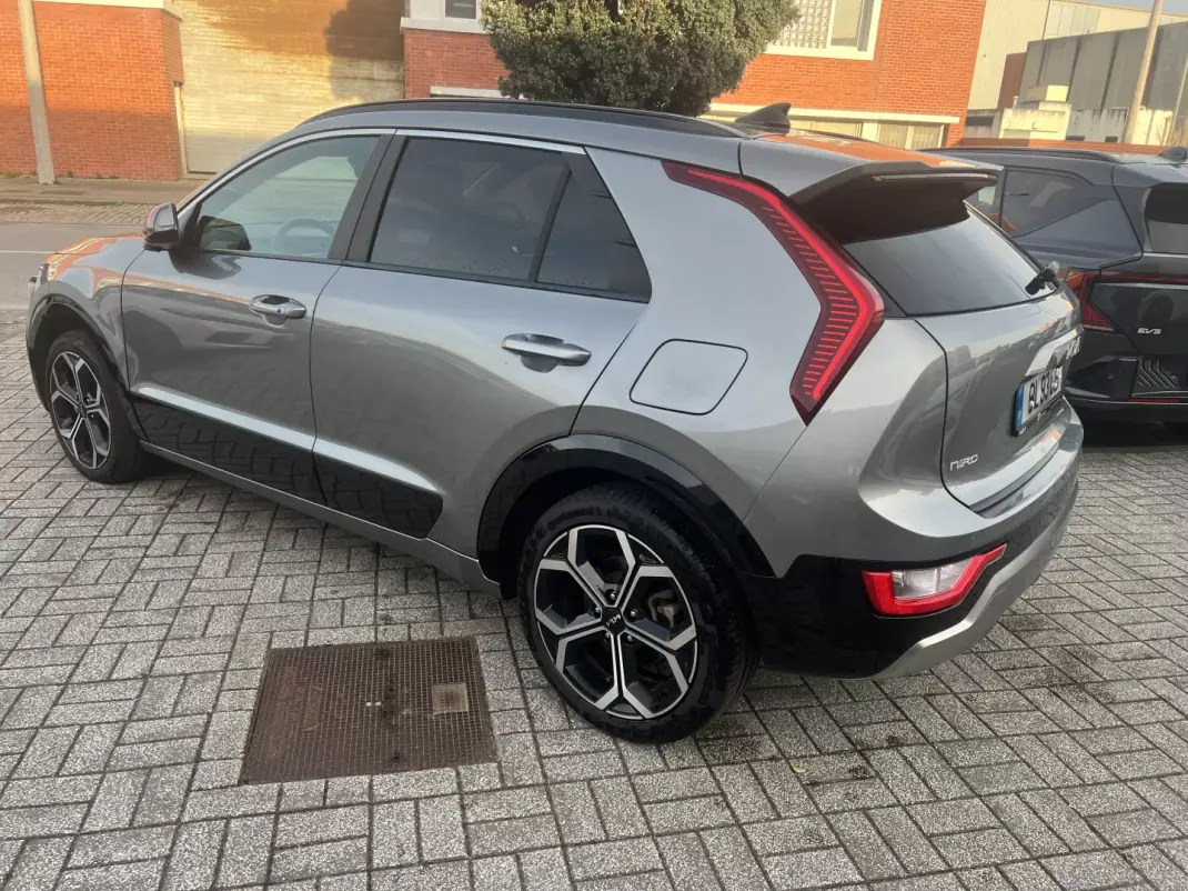 Kia Niro 2024 - 29500 EUR, 25000 km - AUTO.MOTO.pt - 25000km - foto 4 de 20