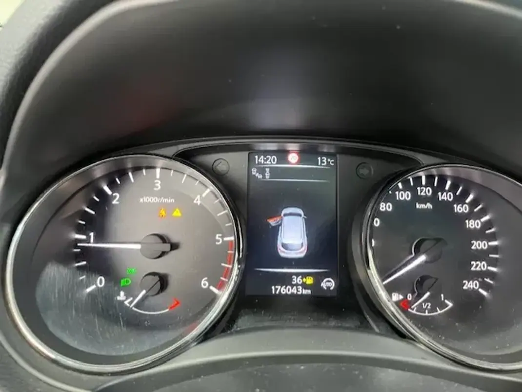 Nissan Qashqai 2014 - 12499 EUR, 176021 km - AUTO.MOTO.pt - 176021km - foto 27 de 28