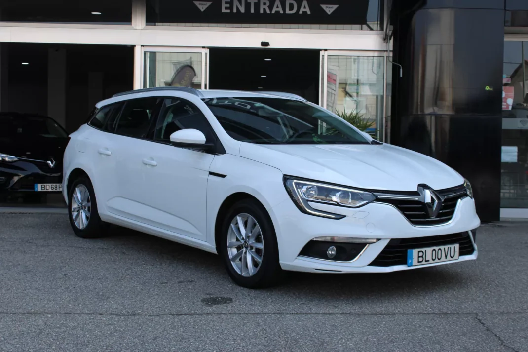 Renault Mégane Sport Tourer 2019 - 16900 EUR, 95084 km - AUTO.MOTO.pt - 95084km - foto 1 de 19