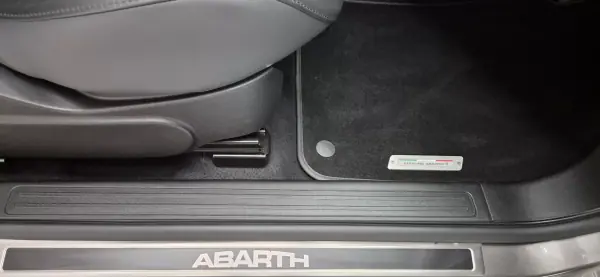 Abarth 595 2021 - 19990 EUR, 52913 km - AUTO.MOTO.pt - 52913km - foto 34 de 36