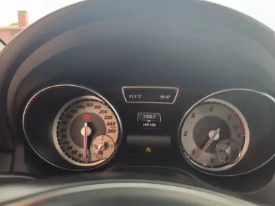 Mercedes-Benz CLA 200 2015 - 17500 EUR, 169158 km - AUTO.MOTO.pt - 169158km - foto 7 de 15