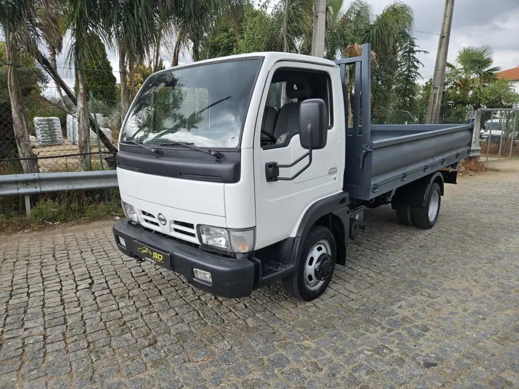 Nissan Cabstar 35.13 2006 - 18500 EUR, 130000 km - 130000km - foto 4 de 8