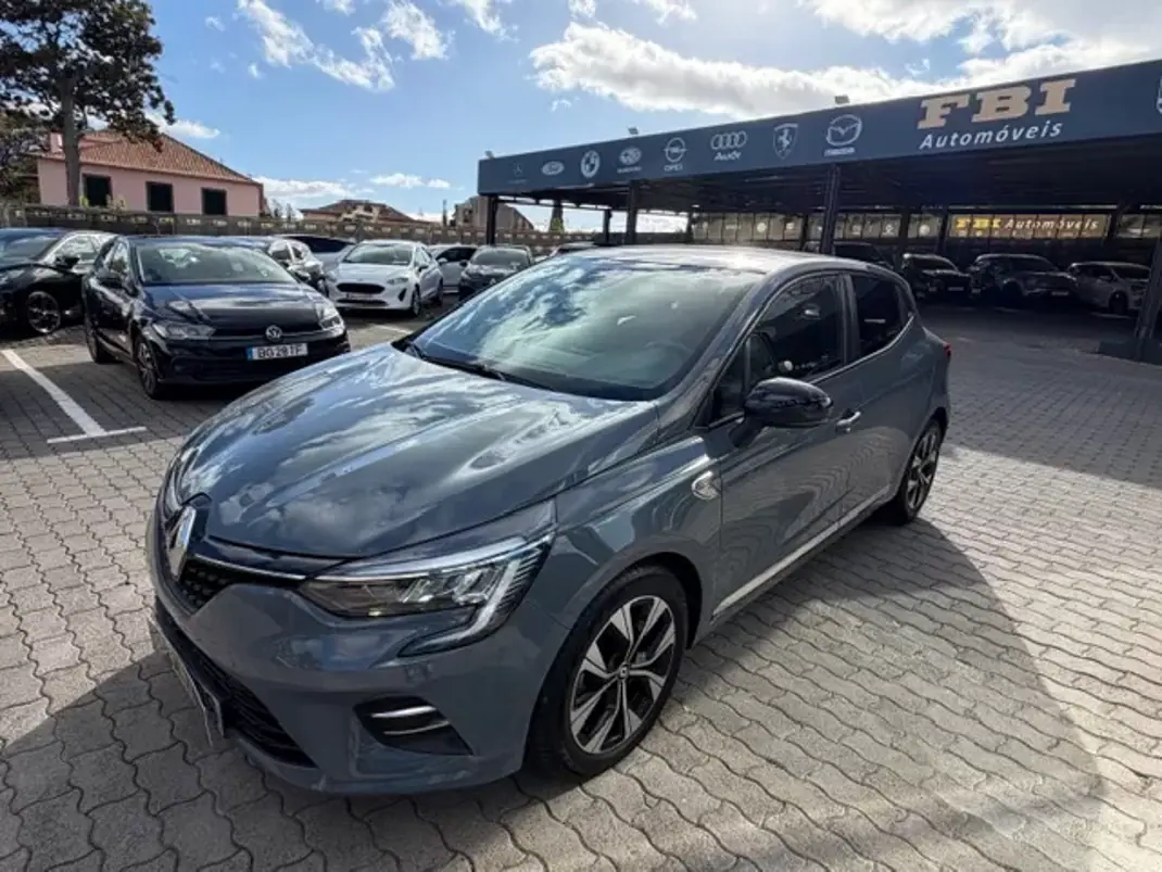 Renault Clio 2022 - 15500 EUR, 84200 km - AUTO.MOTO.pt - 84200km - foto 1 de 11