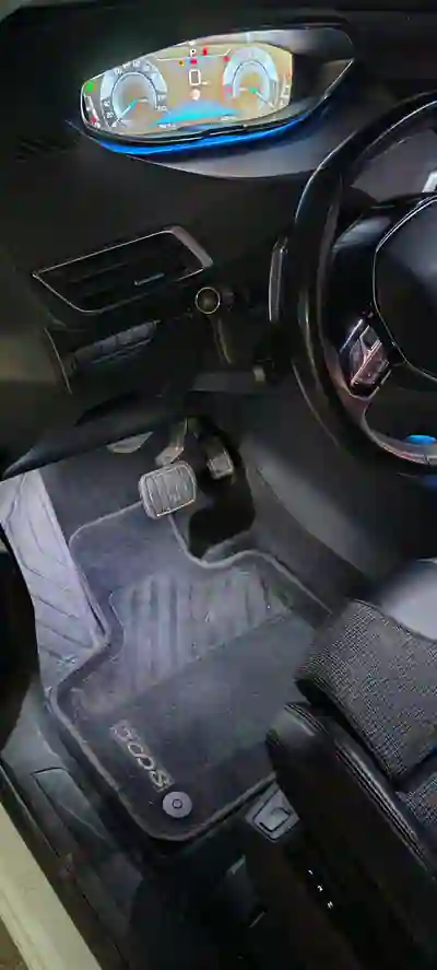 Peugeot 3008 2018 - 16000 EUR, 78900 km - foto 4 de 14