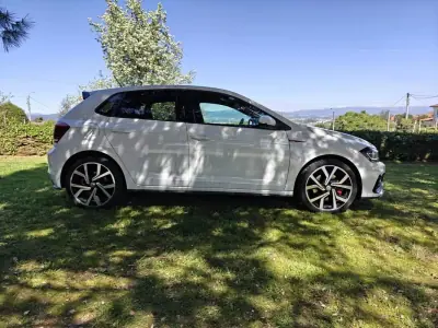 Volkswagen Polo 2018 - 24490 EUR, 59000 km - AUTO.MOTO.pt - 59000km - foto 2 de 50
