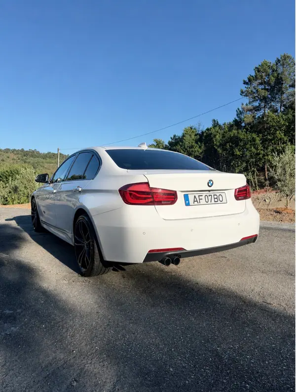 BMW 320 2019 - 24000 EUR, 125000 km - AUTO.MOTO.pt - 125000km - foto 4 de 14