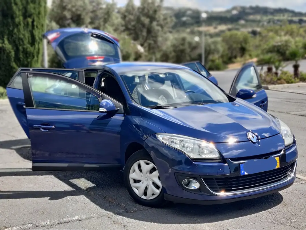 Renault Mégane Sport Tourer 2012 - 6000 EUR, 223000 km - AUTO.MOTO.pt - 223000km - foto 15 de 17
