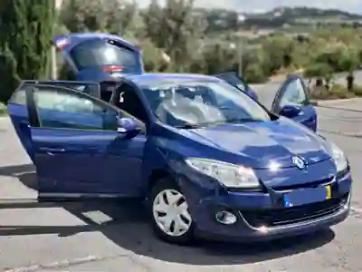 Renault Mégane Sport Tourer 2012 - 6000 EUR, 223000 km - AUTO.MOTO.pt - 223000km - foto 15 de 17