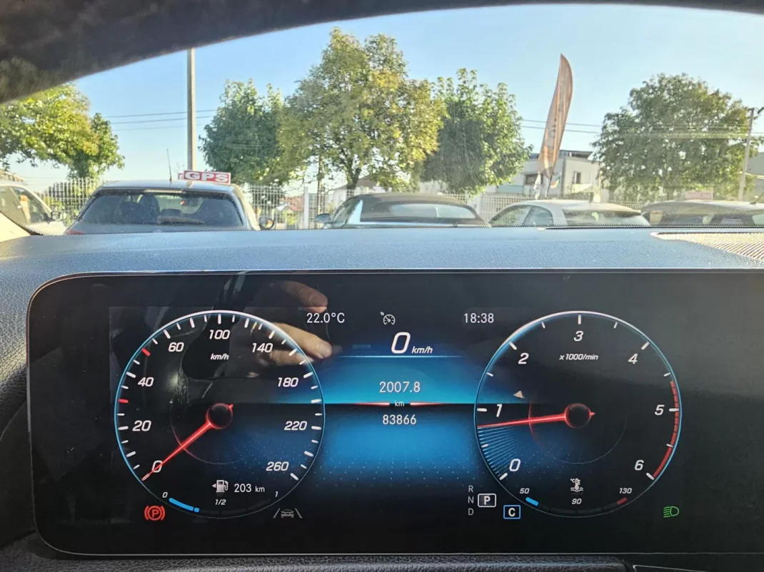 Mercedes-Benz GLB 180 2021 - 31990 EUR, 83866 km - AUTO.MOTO.pt - 83866km - foto 7 de 12