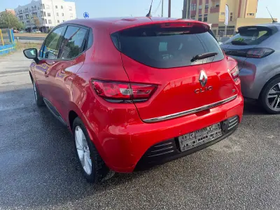 Renault Clio 2017 - 11950 EUR, 94905 km - AUTO.MOTO.pt - 94905km - foto 5 de 27