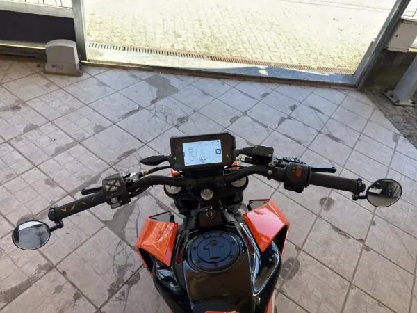KTM Duke 200 2018 - 3750 EUR, 8468 km - AUTO.MOTO.pt - 8468km - foto 7 de 15