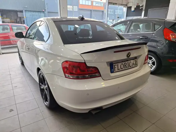 BMW 118 2011 - 11900 EUR, 243000 km - AUTO.MOTO.pt - 243000km - foto 19 de 22