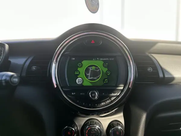 MINI 5 Portas 2019 - 15790 EUR, 179000 km - AUTO.MOTO.pt - 179000km - foto 31 de 39