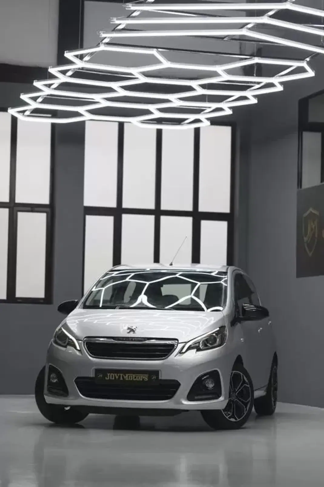 Peugeot 108 2017 - 9500 EUR, 49390 km - AUTO.MOTO.pt - 49390km - foto 11 de 45