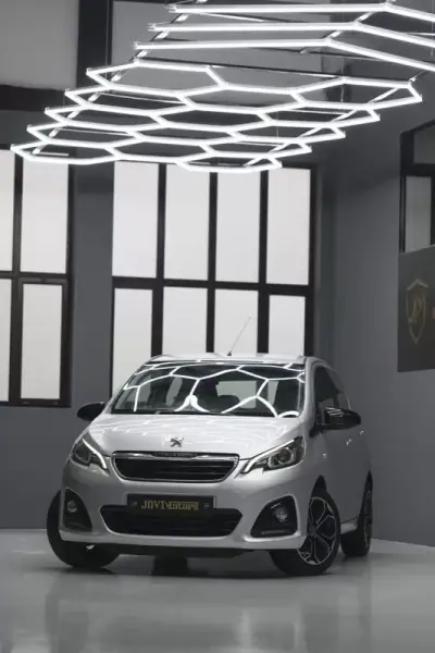 Peugeot 108 2017 - 9500 EUR, 49390 km - AUTO.MOTO.pt - 49390km - foto 11 de 45