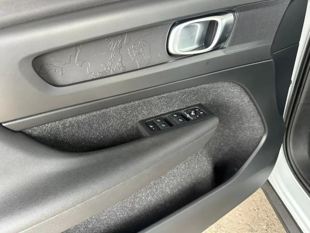 Volvo XC 40 2019 - 24900 EUR, 91623 km - AUTO.MOTO.pt - 91623km - foto 23 de 29