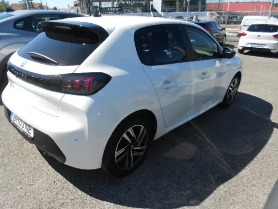Peugeot 208 2024 - 15900 EUR, 42008 km - 42008km - foto 6 de 12
