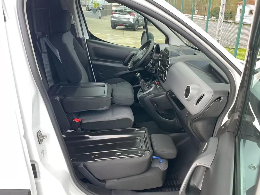 Citroën Berlingo 1.6 HDI IVA Dedutível 2019 - 10900 EUR, 142000 km - AUTO.MOTO.pt - 142000km - foto 19 de 36