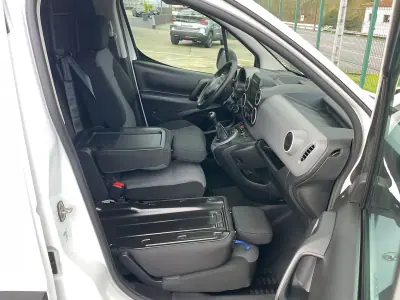Citroën Berlingo 1.6 HDI IVA Dedutível 2019 - 10900 EUR, 142000 km - AUTO.MOTO.pt - 142000km - foto 19 de 36