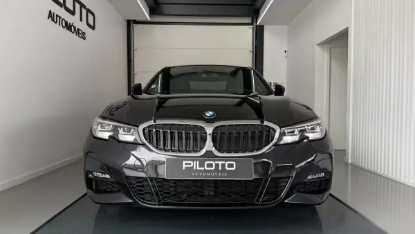 BMW 330 2019 - 30990 EUR, 62341 km - AUTO.MOTO.pt - 62341km - foto 4 de 33