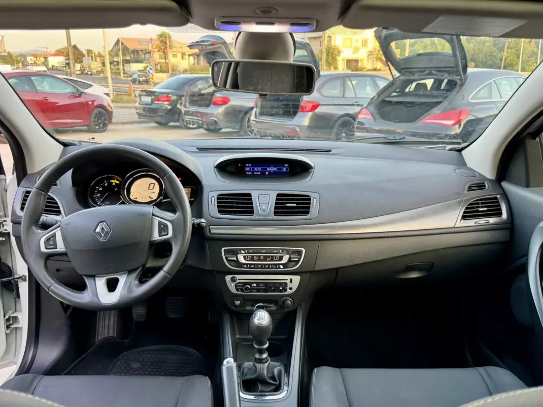 Renault Mégane Coupe 2012 - 7999 EUR, 199000 km - 199000km - foto 5 de 18