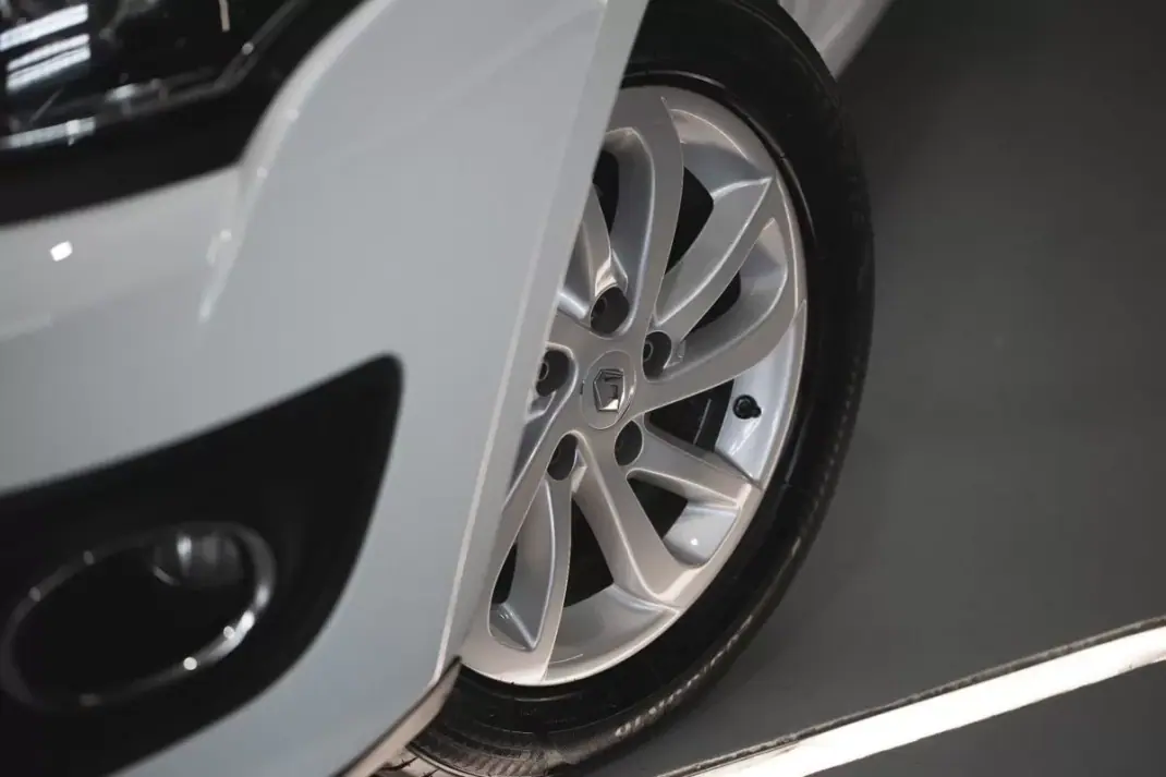 Renault Mégane Sport Tourer 2016 - 9990 EUR, 92644 km - AUTO.MOTO.pt - 92644km - foto 8 de 19