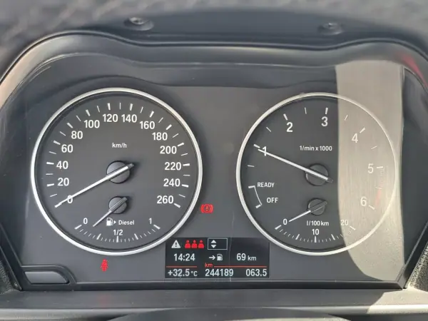 BMW 114 2015 - 11950 EUR, 244189 km - AUTO.MOTO.pt - 244189km - foto 33 de 48