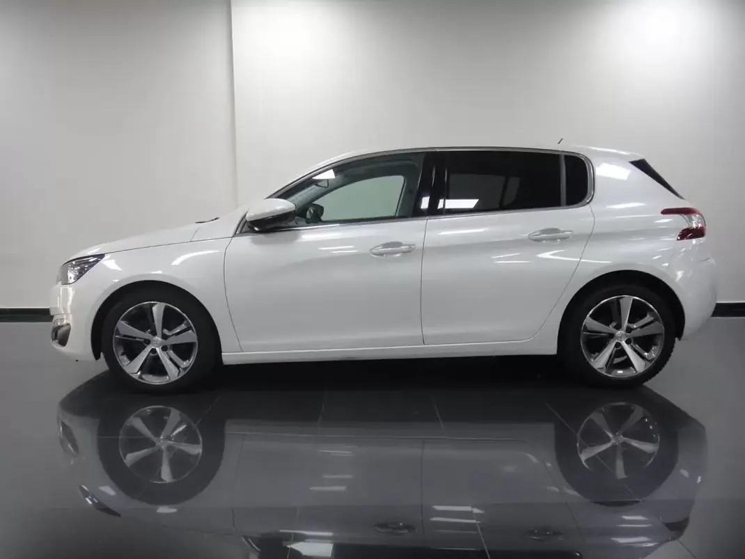 Peugeot 308 2016 - 10500 EUR, 136000 km - AUTO.MOTO.pt - 136000km - foto 3 de 26