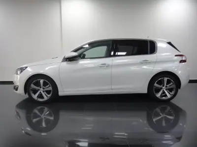 Peugeot 308 2016 - 10500 EUR, 136000 km - AUTO.MOTO.pt - 136000km - foto 3 de 26