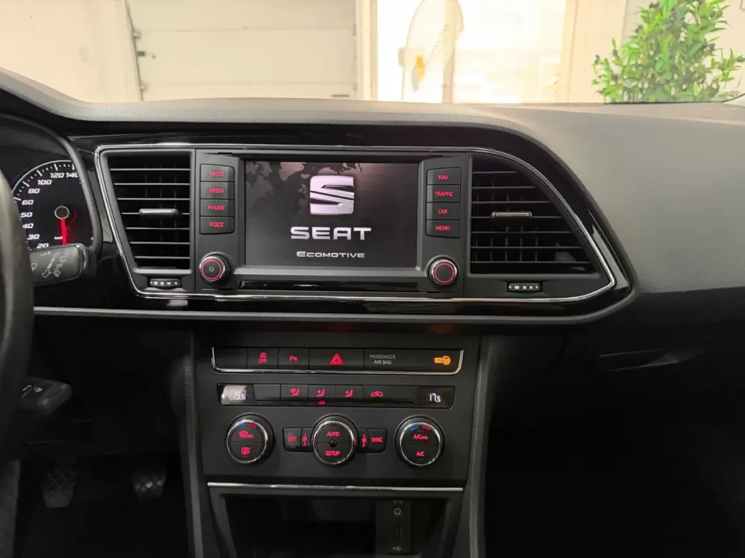 SEAT Leon ST 2016 - 9990 EUR, 214000 km - AUTO.MOTO.pt - 214000km - foto 15 de 19