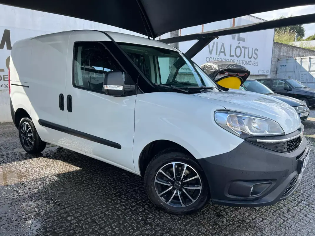 Fiat Doblo 2018 - 9250 EUR, 99150 km - AUTO.MOTO.pt - 99150km - foto 3 de 6