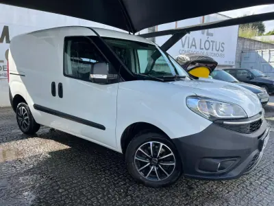 Fiat Doblo 2018 - 9250 EUR, 99150 km - AUTO.MOTO.pt - 99150km - foto 3 de 6