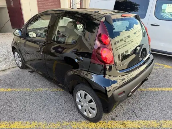 Peugeot 107 2013 - 6250 EUR, 116000 km - AUTO.MOTO.pt - 116000km - foto 13 de 26