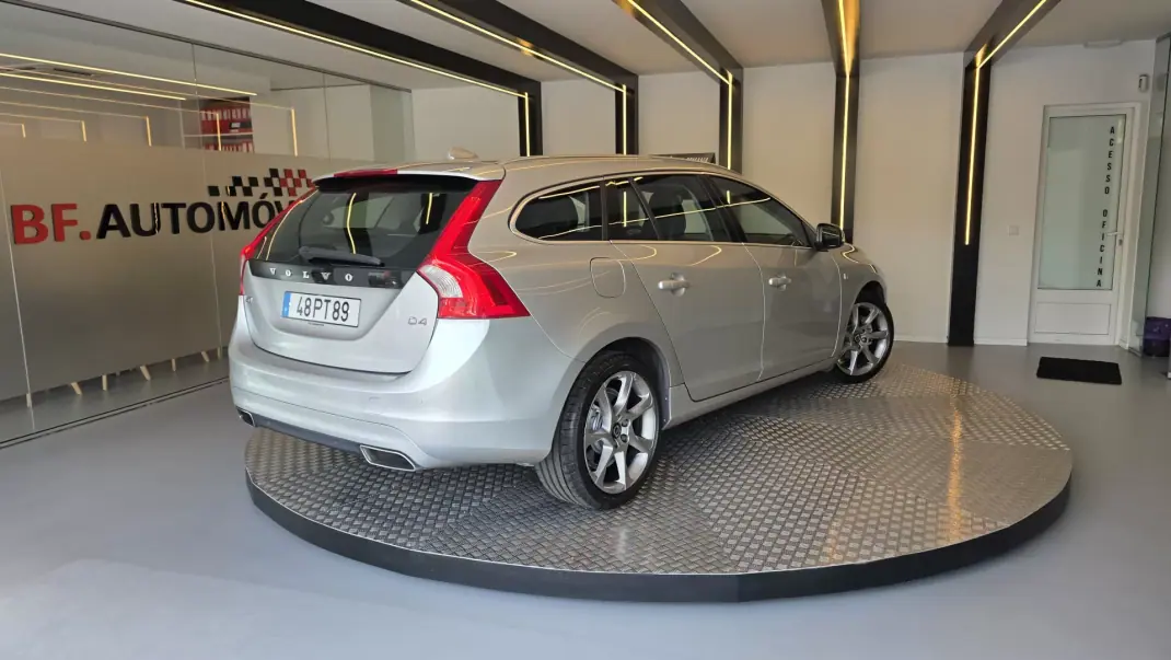 Volvo V60 2015 - 11900 EUR, 314478 km - AUTO.MOTO.pt - 314478km - foto 19 de 60