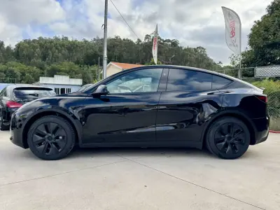 Tesla Model Y 2024 - 37999 EUR, 35000 km - AUTO.MOTO.pt - 35000km - foto 19 de 22