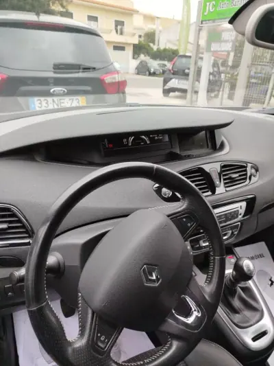 Renault Mégane Scénic 2014 - 11800 EUR, 161760 km - AUTO.MOTO.pt - 161760km - foto 5 de 14