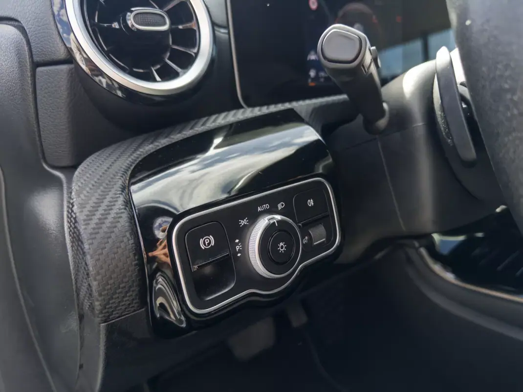 Mercedes-Benz A 180 2019 - 20990 EUR, 161000 km - AUTO.MOTO.pt - 161000km - foto 14 de 30