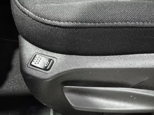 Jeep Renegade 2021 - 17990 EUR, 55000 km - AUTO.MOTO.pt - 55000km - foto 23 de 28