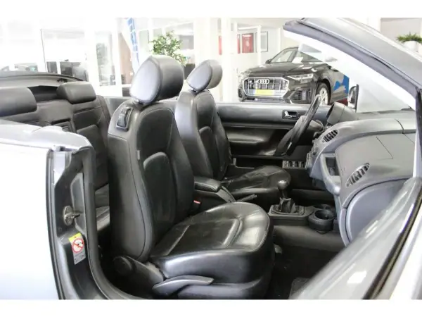 Volkswagen New Beetle Cabriolet 2007 - 7990 EUR, 161340 km - AUTO.MOTO.pt - 161340km - foto 10 de 19